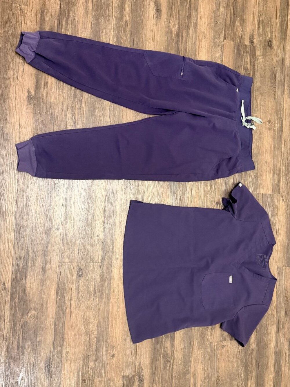 Figs Scrubs Zamora Bottoms (M) and Catarina Top (S) in Wayfarer